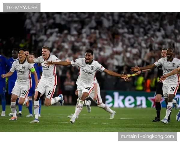 阿贾克斯30分排名第三 与榜首分差已达19分