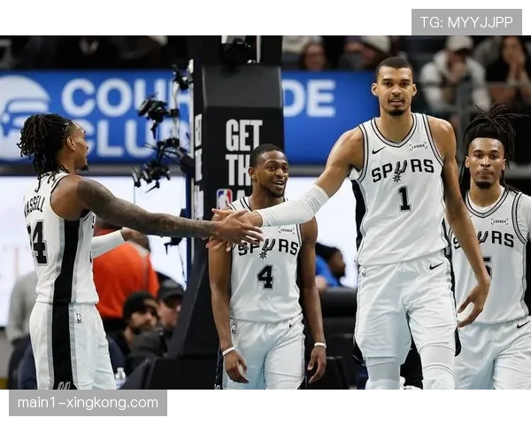 马刺团队篮球成效显著，七人得分上双成常态